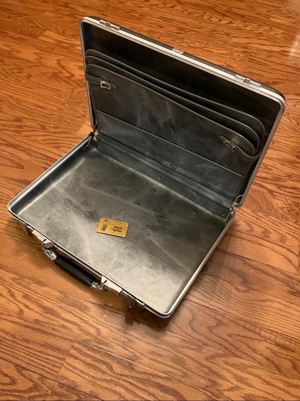 Vintage American Tourister Escort Hardshell Briefcase Black Case w Keys